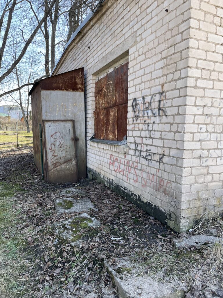 Iecienīta vieta Gulbenes centrā. Ūdensvada iela ved uz Gulbīšu parku. Tā ir tipiska gājēju iela. Savā laikā ir uzlabots tās segums. Ēkas šajā ielā ir iespējams pieslēgt centrālapkurei. Bijušās veļas mazgātavas vietā gulbenieši labāk redzētu kaut ko saistītu ar parka infrastruktūru vai neredzētu neko.
Autors:  Foto: Diāna Odumiņa