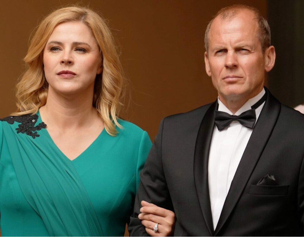 Valentīnas un Kārļa dēls Aigars Siliņš kopā ar sievu Eviku Siliņu, tagadējo labklājības ministri.
Autors: Foto: no privātā arhīva