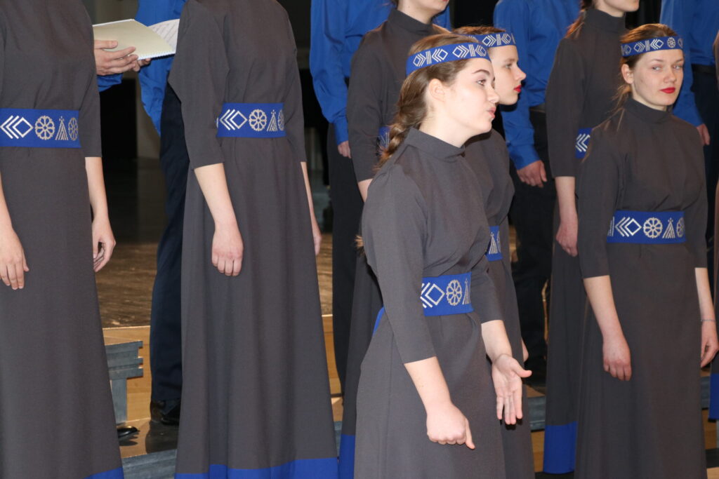 Talantīgais jauniešu koris “Silver” dziedās dziesmu svētkos Mežaparkā.
Autors: Foto: Dace Plaude