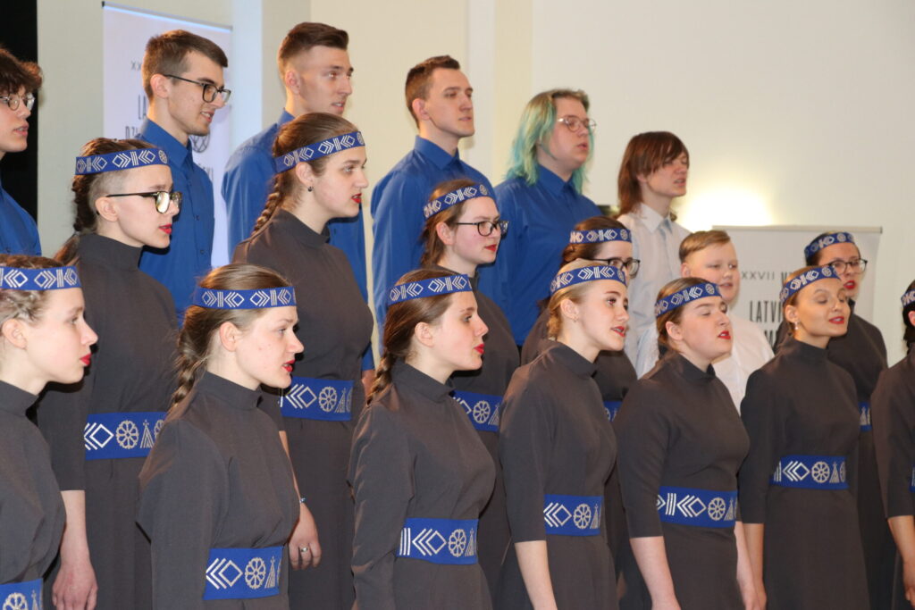 Talantīgais jauniešu koris “Silver” dziedās dziesmu svētkos Mežaparkā.
Autors: Foto: Dace Plaude