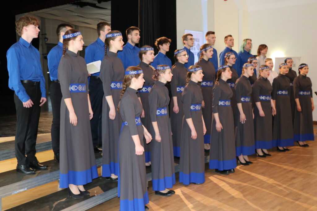 Talantīgais jauniešu koris “Silver” dziedās dziesmu svētkos Mežaparkā.
Autors: Foto: Dace Plaude