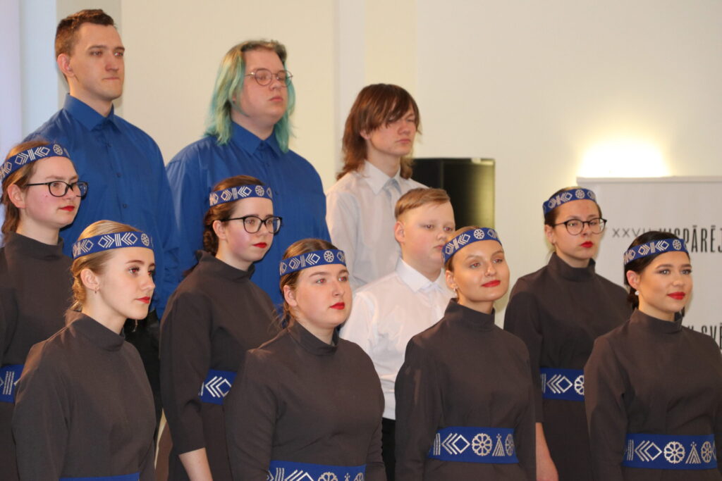 Talantīgais jauniešu koris “Silver” dziedās dziesmu svētkos Mežaparkā.
Autors: Foto: Dace Plaude