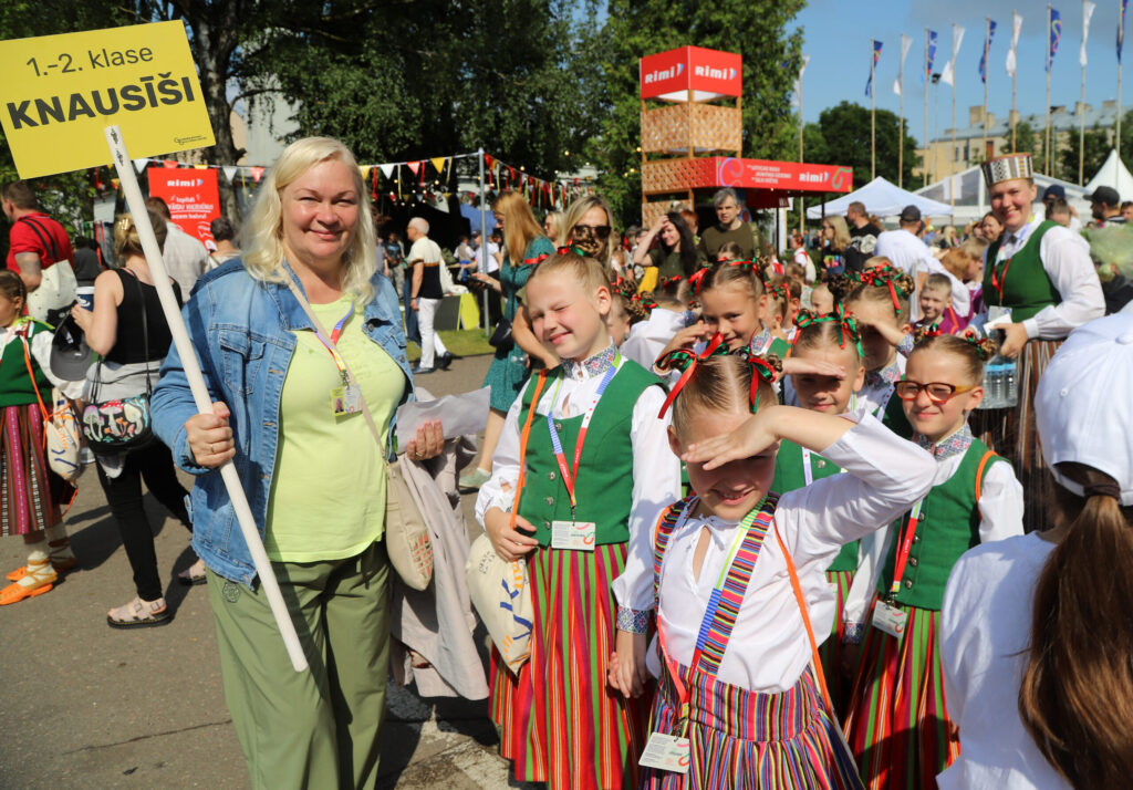 GULBENES novada kultūras centra bērnu tautisko deju kolektīvs “Knausīši”.
Autors: Foto: Gatis Bogdanovs