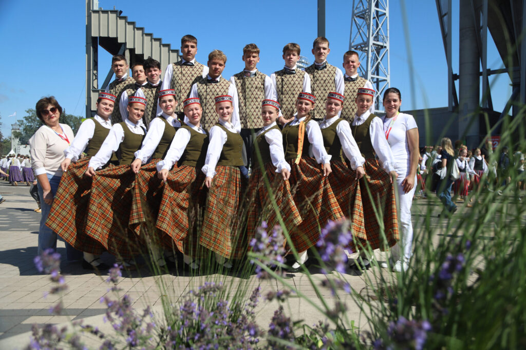 GULBENES novada vidusskolas deju kolektīvs “Kostiņš”.
Autors: Foto: Gatis Bogdanovs