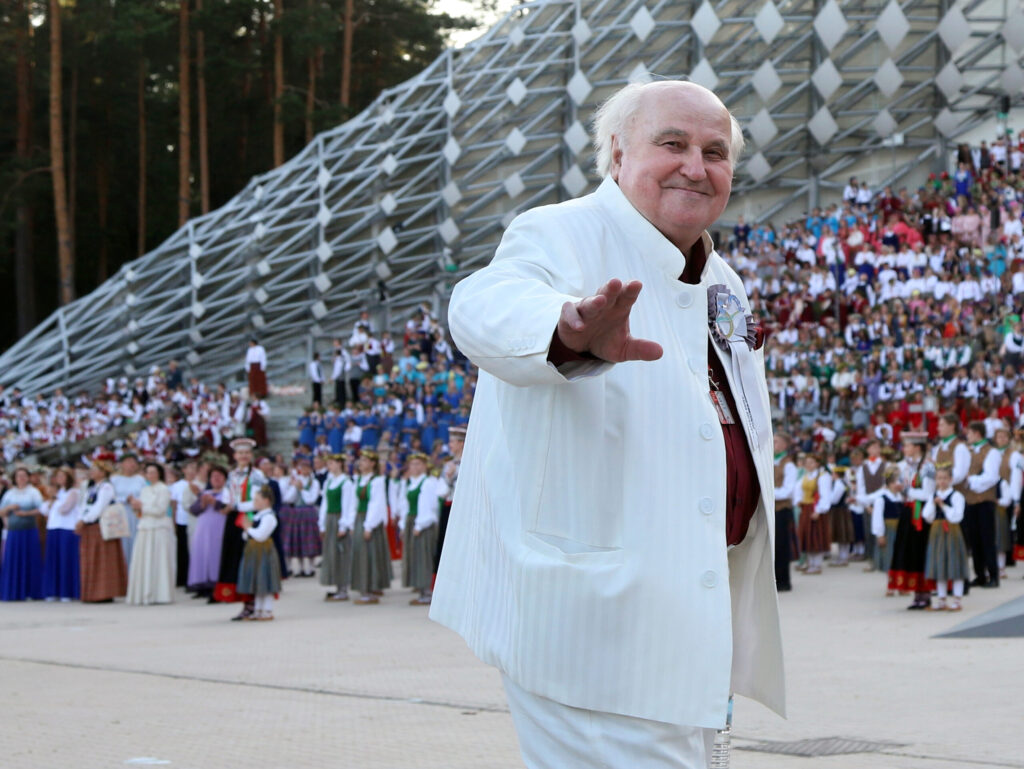 GODA VIRSDIRIĢENTS DONATS VEIKŠĀNs noslēguma koncertā “Teaust” Mežaparka Lielajā estrādē.
Autors: Foto: Gatis Bogdanovs
