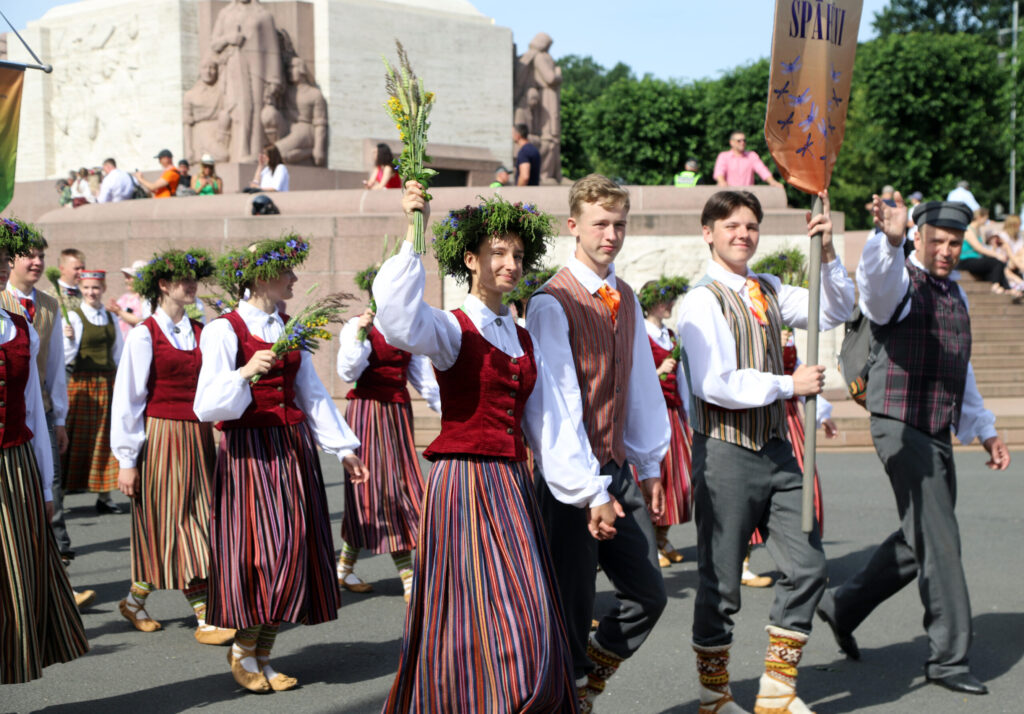 GULBENES novada vidusskolas deju kolektīvs “Spārēni”.
Autors: Foto: Gatis Bogdanovs