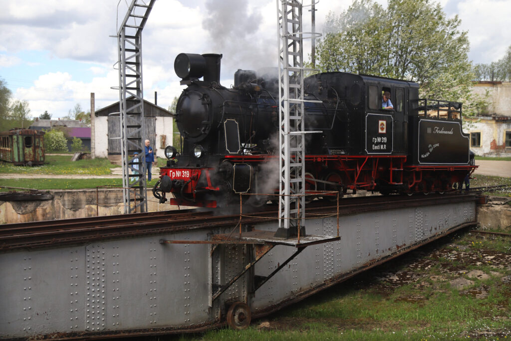 PĒC SACENSĪBĀM bānītis uz depo devās gandrīz kā uzvarētājs, jo viņu apdzīt izdevās tikai sešiem velosipēdistiem.
Autors: Foto: Gatis Bogdanovs 