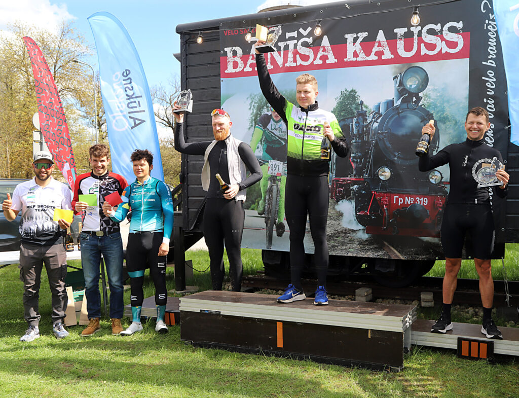 Šogad smagajā trasē un vējainajos laika apstākļos apsteigt “Ferdinandu” izdevās tikai sešiem dalībniekiem, starp kuriem arī “VeloRīta” pārstāvis Reinis Markss (otrais no kreisās).
Autors: Foto: Gatis Bogdanovs 