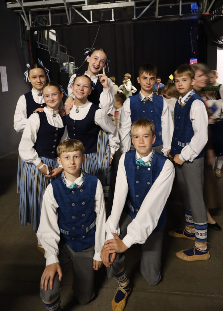 DAĻA “KNAUSĪŠU” 5.-6. klašu grupas dalībnieku.

Autors: FOTO: KASPARS TEILĀNS