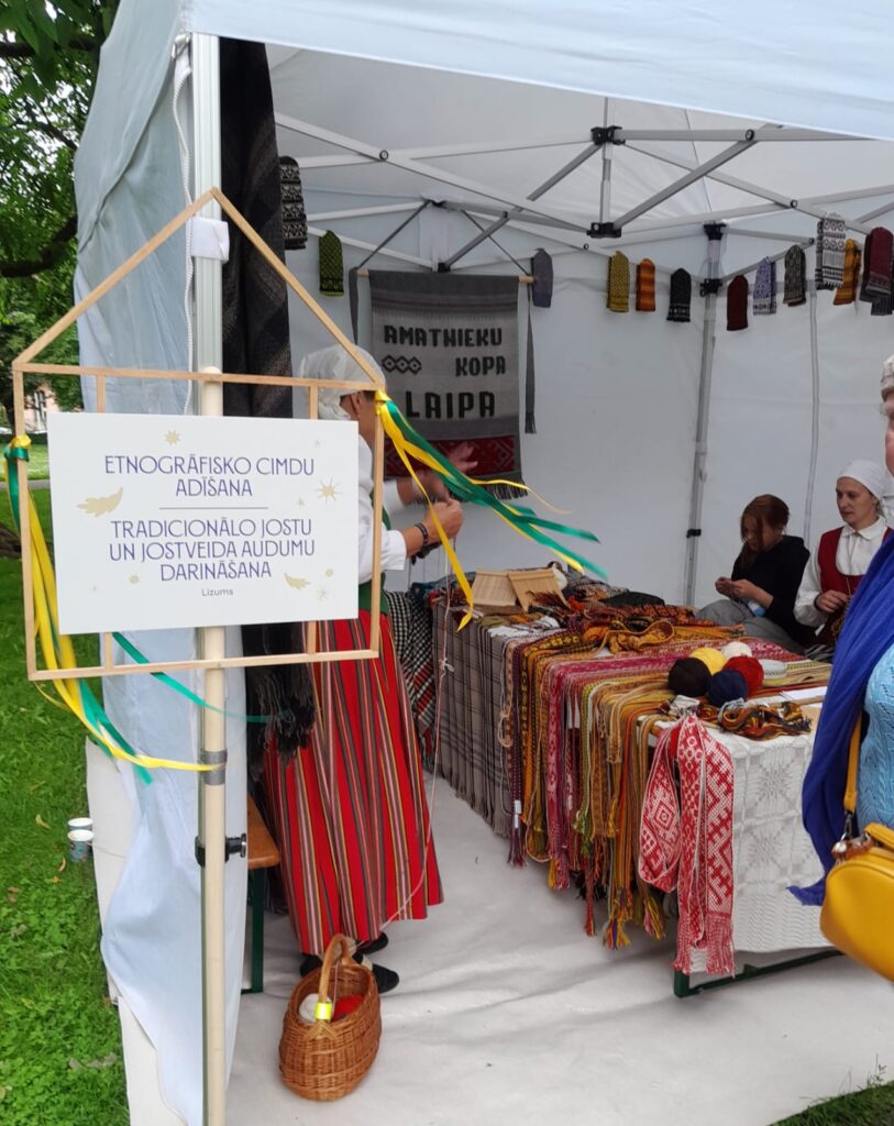 IZUMA KULTŪRAS NAMA amatnieku kopa “Laipa”.
Autors: Foto: no privātā arhīva