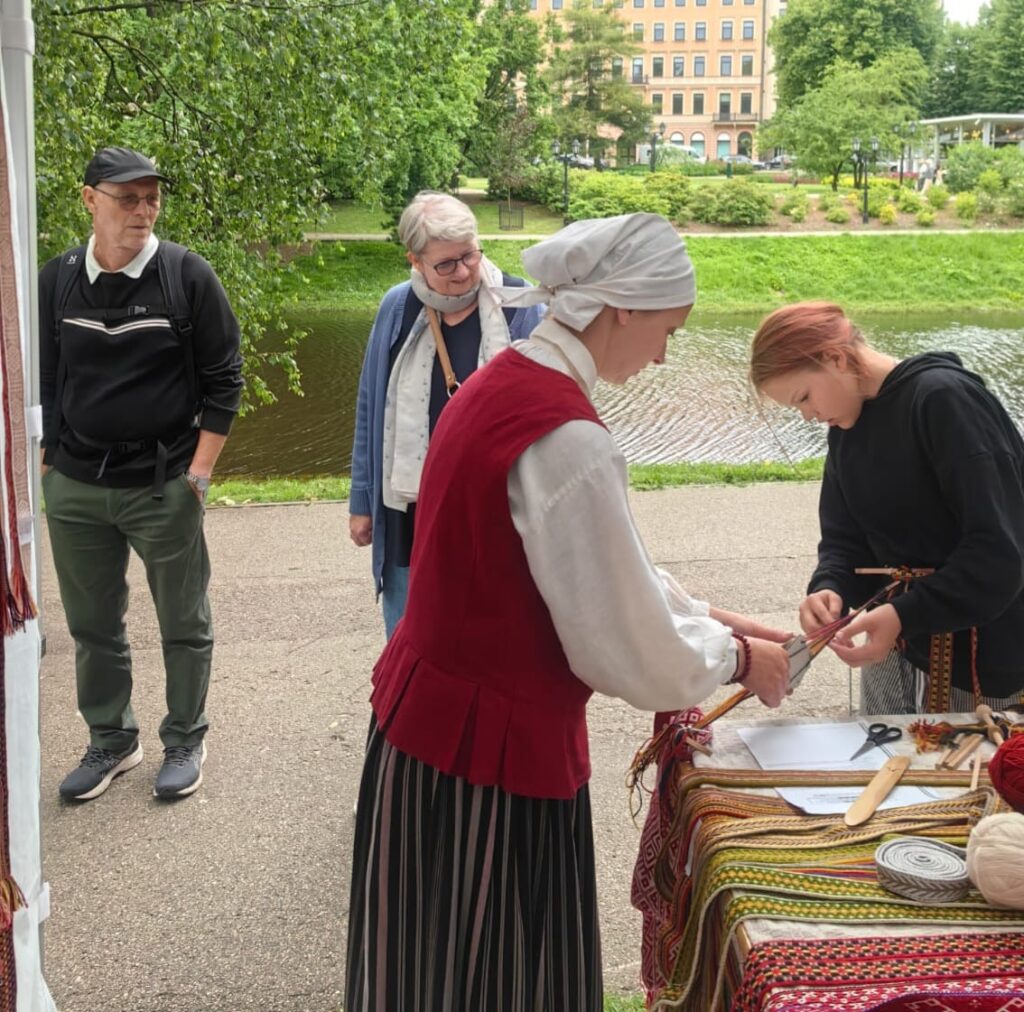 IZUMA KULTŪRAS NAMA amatnieku kopa “Laipa”.
Autors: Foto: no privātā arhīva