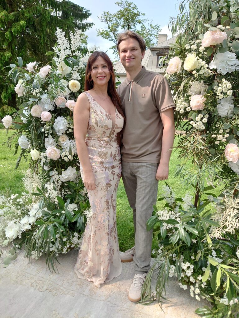 IVETA AR DĒLU NIKU. Arī Niks palīdz gan tētim pasākumu apgaismošanā, gan arī ir mammas atbalsts koncertu organizēšanā.
Autors: FOTO: NO PERSONISKĀ ARHĪVA